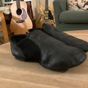 Capezio split sole “e series” jazz shoes ej2 fits like a 7 shoe.